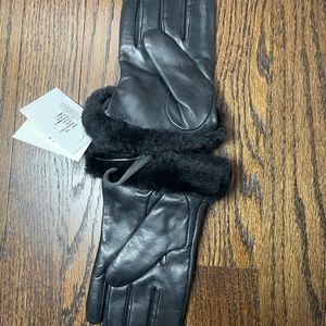 Ugg gloves size small.